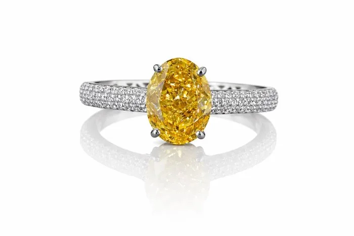 Ring - 14 kt. White gold - 2.33ct. tw. Yellow Diamond (Fancy coloured lab-grown diamond) - Diamond