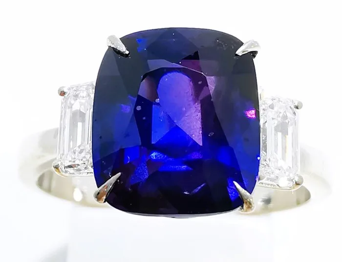 Ring - 18 kt. White gold, NO HEAT MADAGASCAR 4.30ct GIA -Bellerophon 3.84gr - 4.30ct. tw. Sapphire - Diamond - NO HEAT / Madagascar /